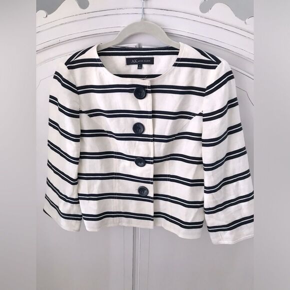 White/blue stripe Anne Klein linen jacket. - Picture 1 of 12